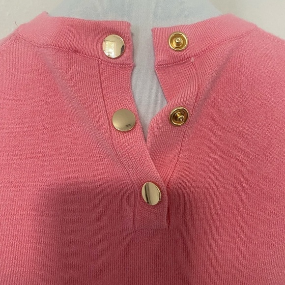 Zara Women’s Medium Pink Knit Sleeveless SweaterWith Gold Snap Button Closure - Picture 2 of 11